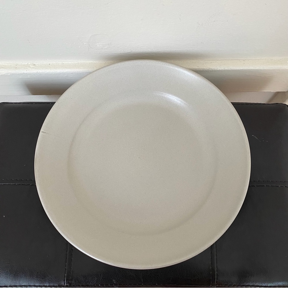 $75 New Heath Ceramics Chez Panisse Line Sand Color Main Plate 11" diameter 813